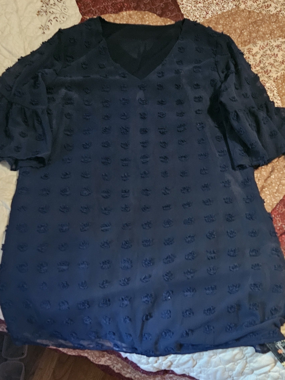 Women’s Navy V-Neck Textured Blouse Size L- NWT